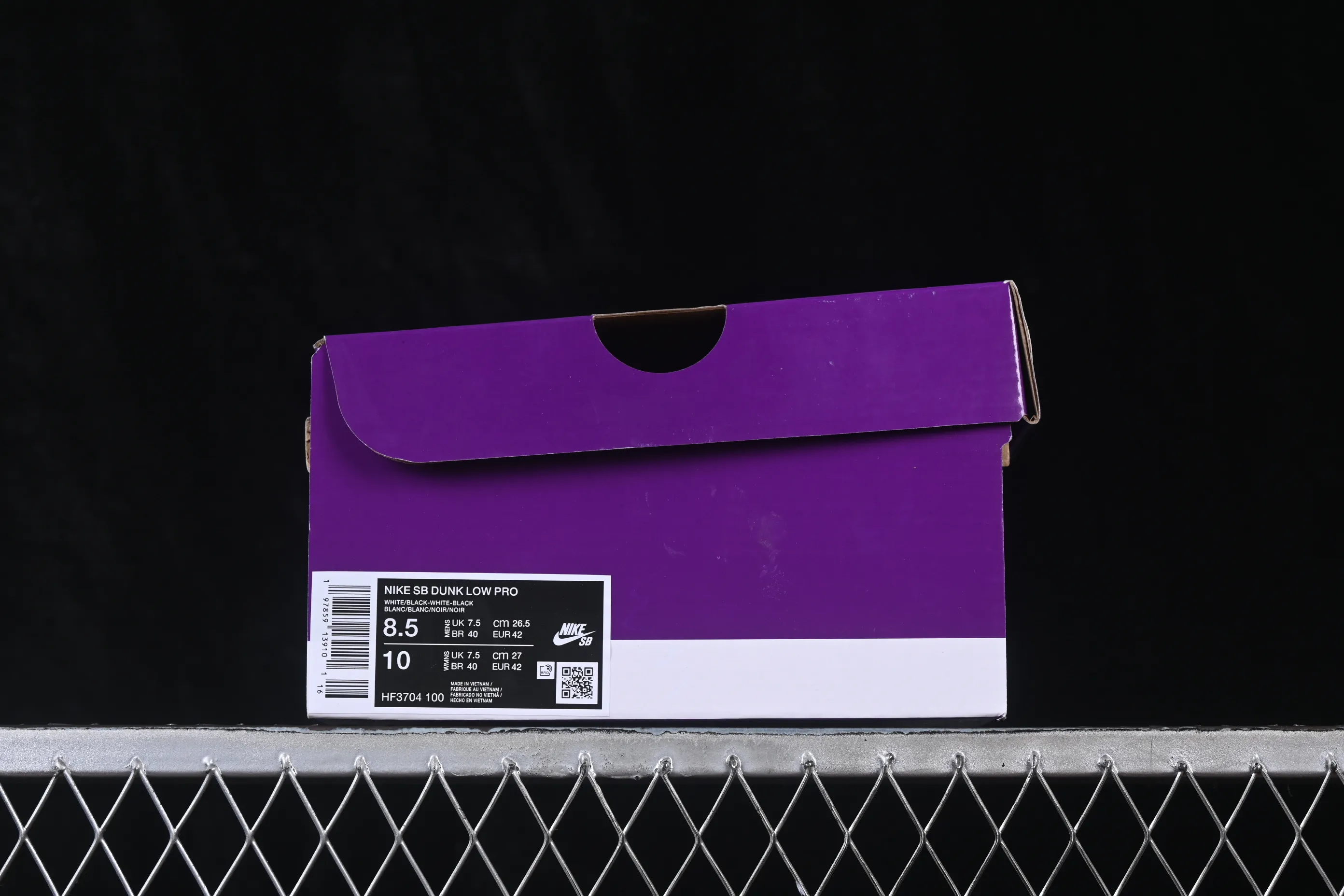 All Categories Nk SB Dunk Series Nk SB Dunk Low Low-top sneakers Foreign trade version Nike SB Dunk Low Classic white and black Full toe layer low-top casual sneakers HF3704-100